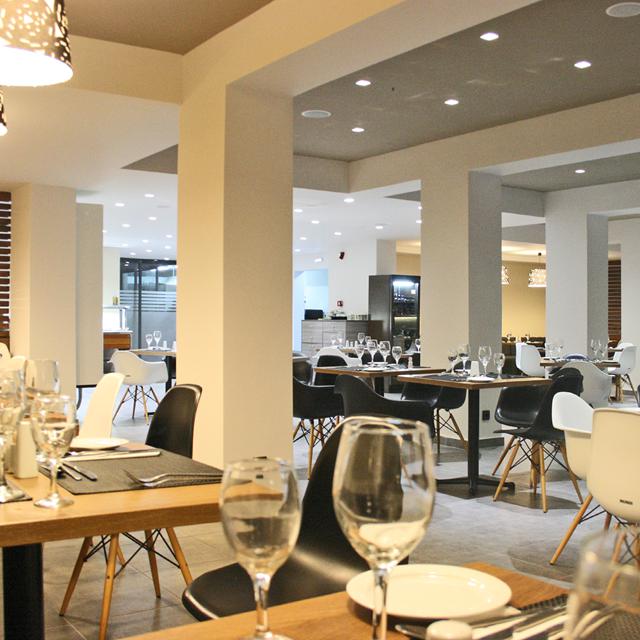 Amphitryon City Hotel