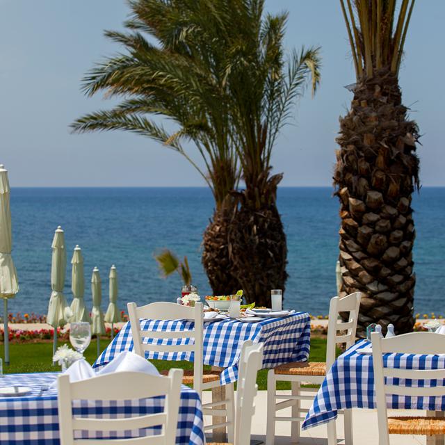 Tsokkos King Evelthon Beach Hotel & Resort