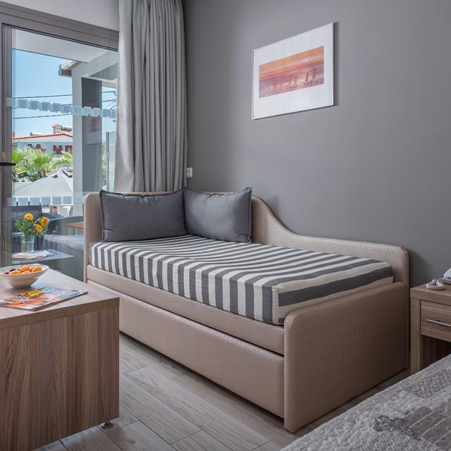 Dionysos Hotel & Studios