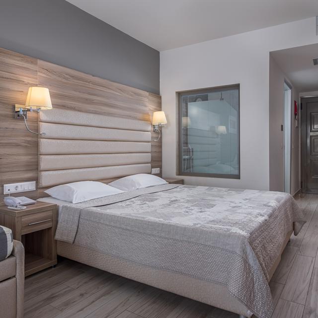 Dionysos Hotel & Studios
