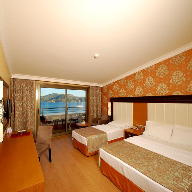 Hotel Golden Rock Beach