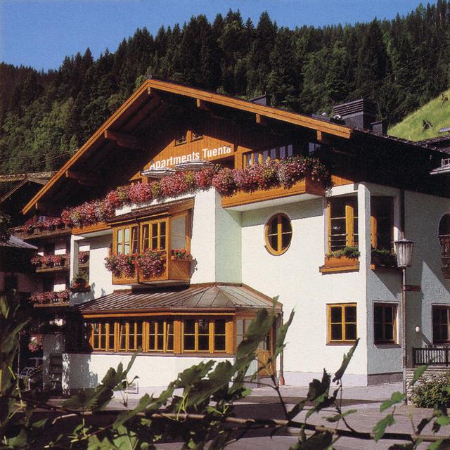 Portis Appartements, Haus Tuenta