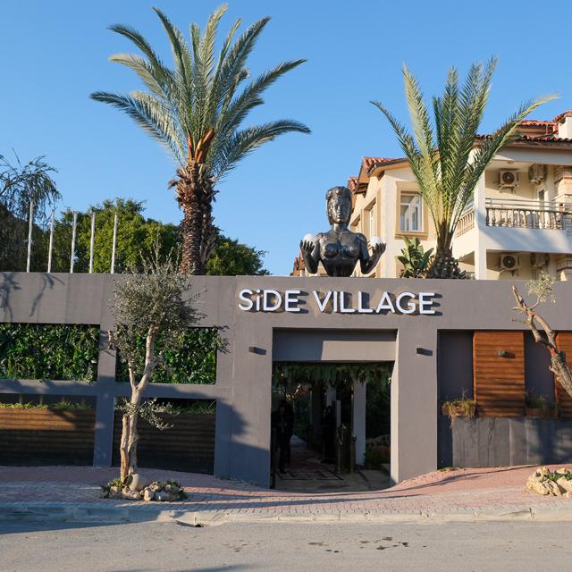 Hotel Side Village Family