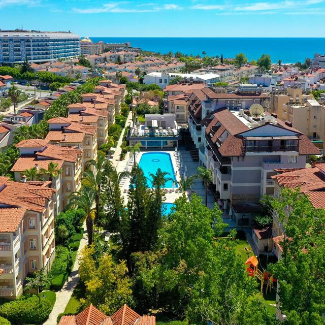 Hotel Side Village Family