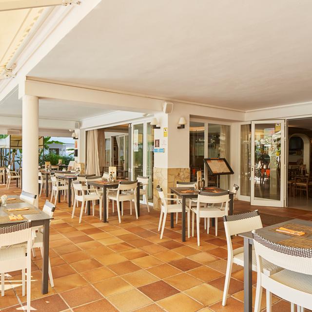 Invisa Aparthotel Casa Luis